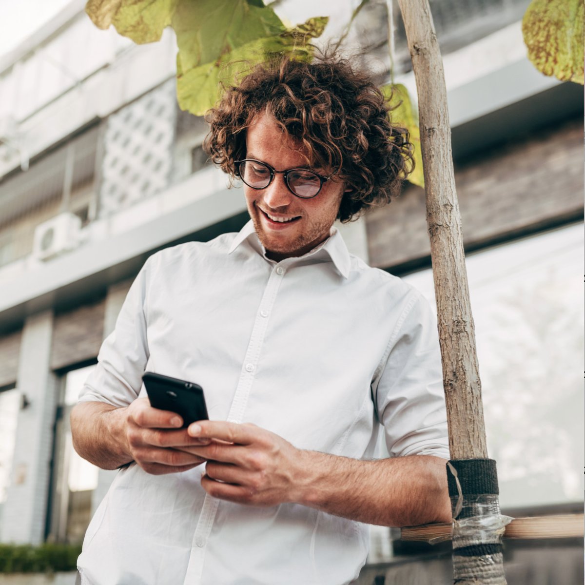 Billede-tilfreds-kunde-tilfreds-medarbejder