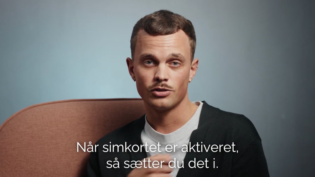 når simkortet er aktiveret så sætter du den i